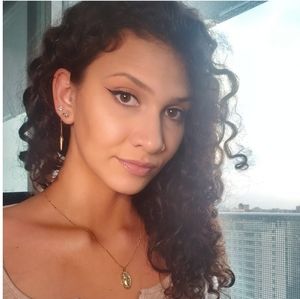Meet your Posher, Stephanie